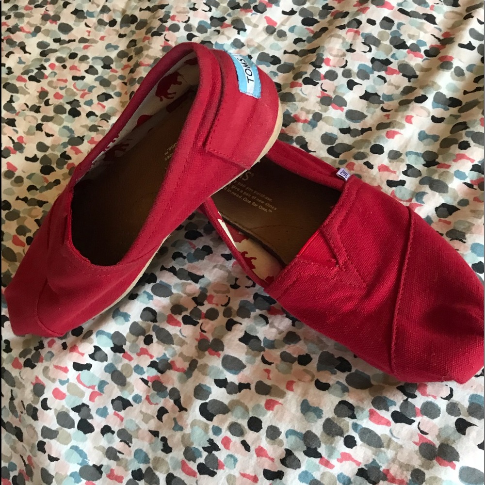 Like new red toms!